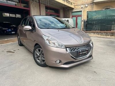 Usata Peugeot 208 Active 68 CV (50 kW) 2012 Marrone Utilitaria