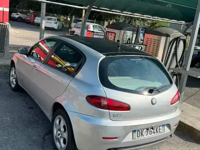 Usata Alfa Romeo 147 120 CV (88 kW) 2007 Grigio Utilitaria