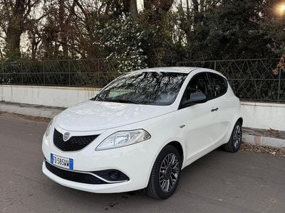 Usata Lancia Ypsilon Gold 69 CV (50 kW) 2016 Bianco Utilitaria