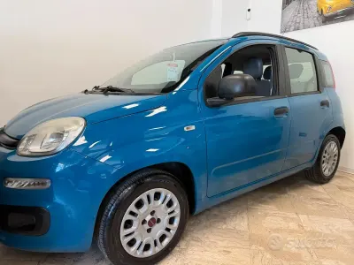 Usata Fiat Panda Lounge 69 CV (50 kW) 2013 Blu Utilitaria