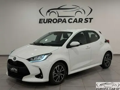 Usata Toyota Yaris Hybrid Trend 116 CV (85 kW) 2021 Bianco Utilitaria