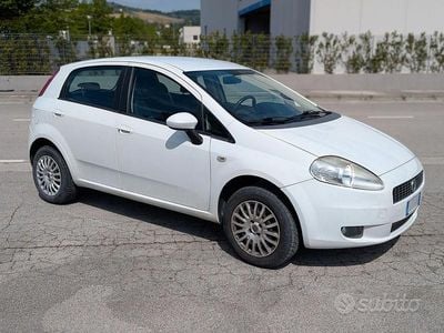 Usata Fiat Grande Punto Dynamic 77 CV (56 kW) 2009 Bianco Utilitaria