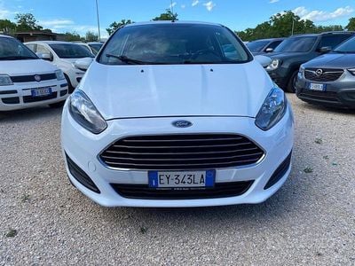 Usata Ford Fiesta 75 CV (55 kW) 2015 Bianco Utilitaria