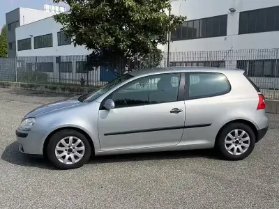 Usado VW Golf V 105 CV (77 kW) 2007 Gris Berlina