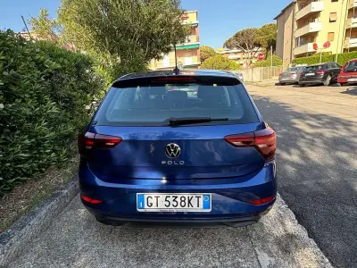 Usata VW Polo Life 90 CV (66 kW) 2024 Blu/azzurro Utilitaria