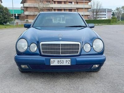 Mercedes E200