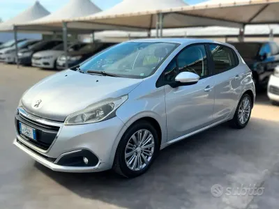 Usata Peugeot 208 Allure 75 CV (55 kW) 2015 Grigio Utilitaria