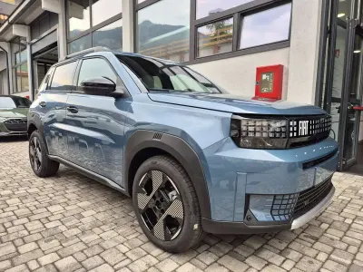 Nuova Fiat Grande Panda La Prima 101 CV (74 kW) 2026 Blu/azzurro Utilitaria