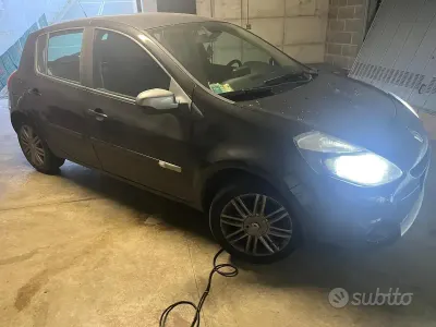 Usata Renault Clio III 75 CV (55 kW) 2011 Berlina
