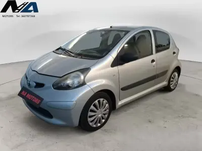Usata Toyota Aygo Sol 68 CV (50 kW) 2007 Argento Utilitaria