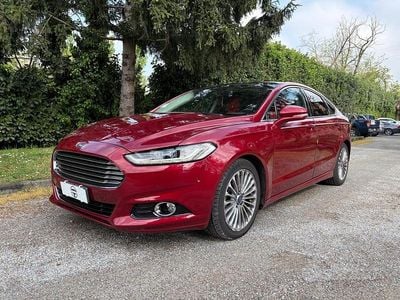 Begagnad Ford Mondeo Titanium 150 HK (110 kW) 2015 Röd Sedan