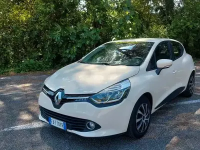 Usata Renault Clio IV Zen 75 CV (55 kW) 2016 Beige Berlina