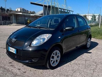 Usata Toyota Yaris 70 CV (51 kW) 2008 Nero Utilitaria