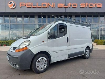 Begagnad Renault Trafic 101 HK (74 kW) 2004 Vit Minibuss