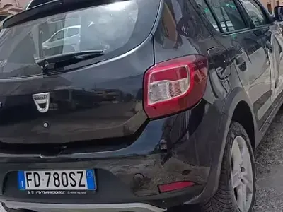 Usata Dacia Sandero Stepway 90 CV (66 kW) 2016 Nero Berlina