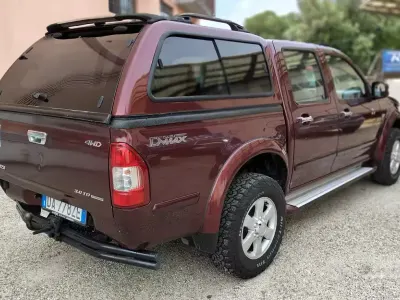 Usata Isuzu D-Max 131 CV (96 kW) 2006 Marrone SUV