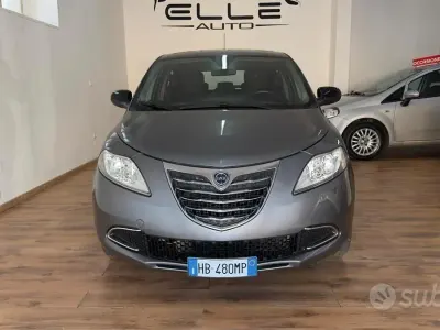 Usata Lancia Ypsilon 69 CV (50 kW) 2014 Grigio Utilitaria