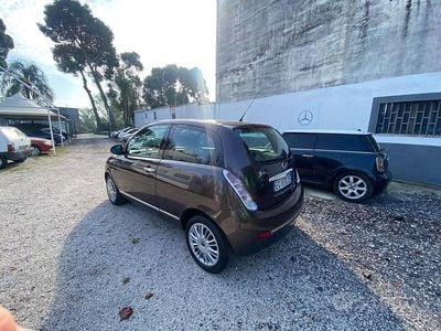 Usata Lancia Ypsilon 105 CV (77 kW) 2011 Marrone Utilitaria