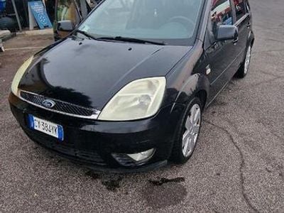 Usata Ford Fiesta 75 CV (55 kW) 2005 Nero Utilitaria