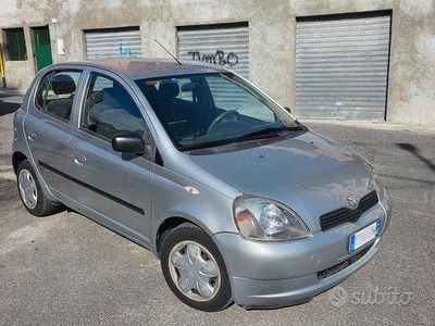 Usata Toyota Yaris 2001 Grigio Utilitaria