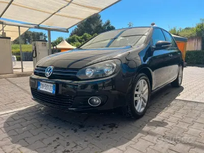 Begagnad VW Golf VI Highline 122 HK (89 kW) 2011 Svart Halvkombi