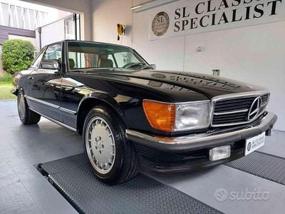 Usata Mercedes SL500 245 CV (180 kW) 1986 Nero ossidiana pastello Cabrio