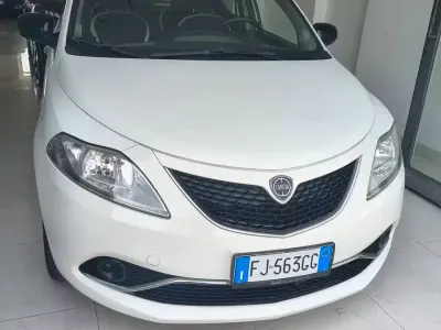 Usata Lancia Ypsilon S 95 CV (69 kW) 2017 Bianco Utilitaria