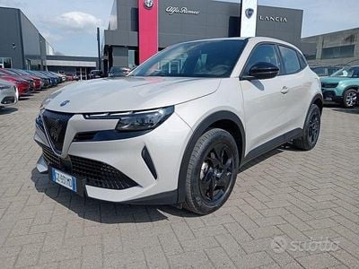 Usata Alfa Romeo Junior 145 CV (106 kW) 2025 Beige SUV