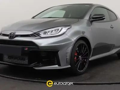 Usata Toyota Yaris 280 CV (205 kW) 2024 Grigio Utilitaria