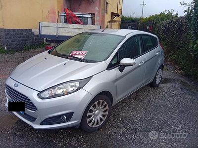 Begagnad Ford Fiesta 97 HK (71 kW) 2013 Grå Sedan