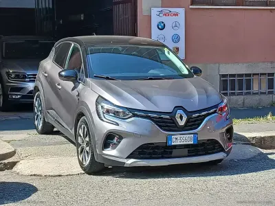 Usata Renault Captur Techno 140 CV (102 kW) 2023 Grigio SUV