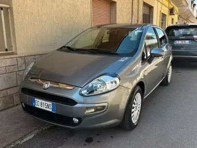 Usata Fiat Grande Punto 75 CV (55 kW) 2010 Grigio Utilitaria