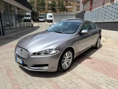 Usata Jaguar XF Prestige 190 CV (139 kW) 2012 Grigio Berlina