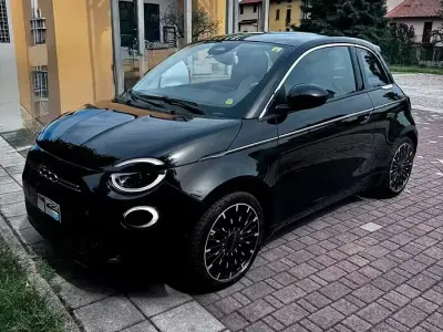 Usata Fiat 500e La Prima 42 kW (58 CV) 2020 Nero Berlina