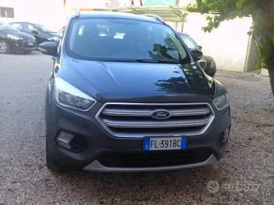 Usata Ford Kuga Titanium 120 CV (88 kW) 2018 Grigio SUV