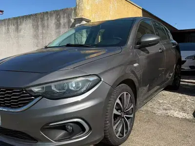 Usata Fiat Tipo Lounge 95 CV (69 kW) 2016 Grigio Berlina