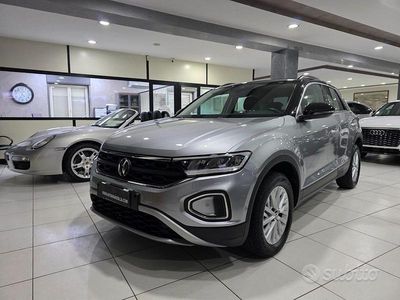 Usata VW T-Roc Life 116 CV (85 kW) 2023 Grigio SUV