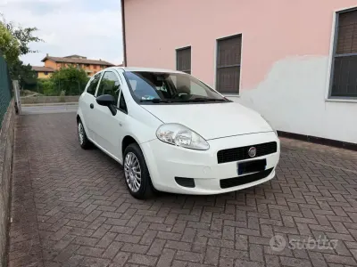 Usata Fiat Grande Punto S 69 CV (50 kW) 2012 Bianco Utilitaria
