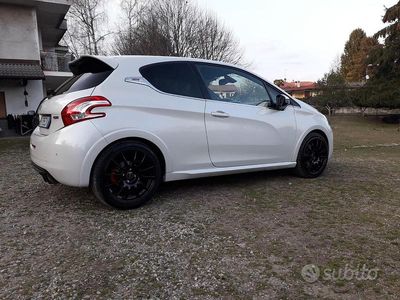 Usata Peugeot 208 200 CV (147 kW) 2014 Utilitaria