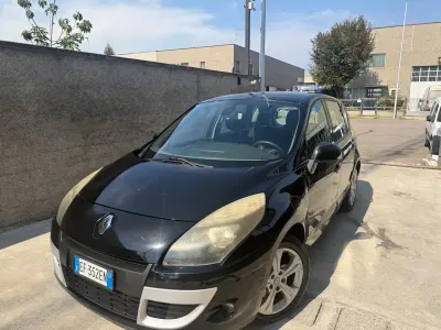 Usata Renault Scénic III 110 CV (80 kW) 2010 Nero Monovolume