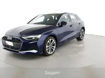 Nuova Audi A3 Sportback e-tron Advanced Plus 204 CV (150 kW) 2025 Blu navarra metallizzato Utilitaria
