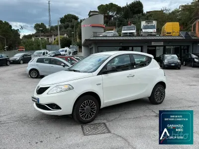 Usata Lancia Ypsilon 80 CV (58 kW) 2016 Bianco Utilitaria