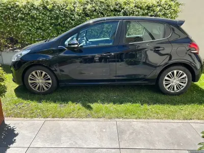 Usata Peugeot 208 Active 82 CV (60 kW) 2018 Nero Utilitaria