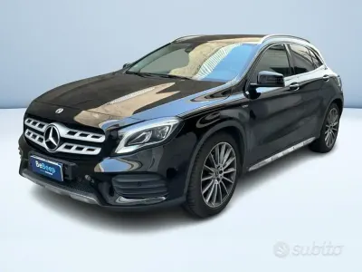 Usata Mercedes GLA180 Premium 122 CV (89 kW) 2019 Nero pastello SUV
