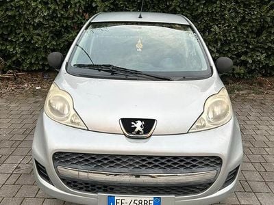 Usata Peugeot 107 Access 68 CV (50 kW) 2010 Grigio Utilitaria