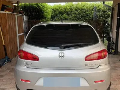 Usata Alfa Romeo 147 120 CV (88 kW) 2005 Grigio Utilitaria