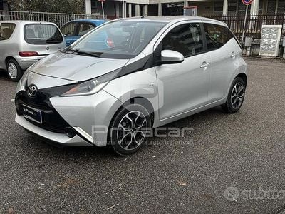 Usata Toyota Aygo X-wave 69 CV (50 kW) 2017 Grigio Utilitaria