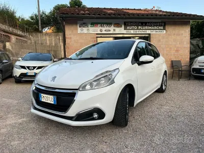 Usata Peugeot 208 Active 82 CV (60 kW) 2018 Bianco Utilitaria