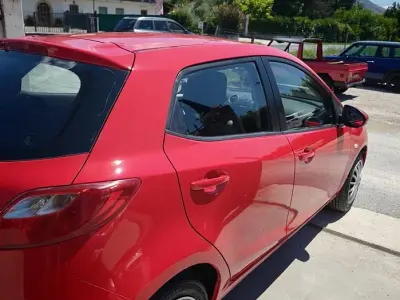 Usata Mazda 2 68 CV (50 kW) 2008 Rosso Utilitaria