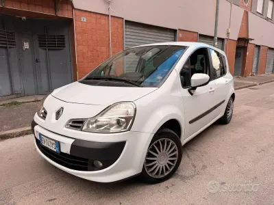 Usata Renault Modus 103 CV (75 kW) 2012 Bianco Monovolume